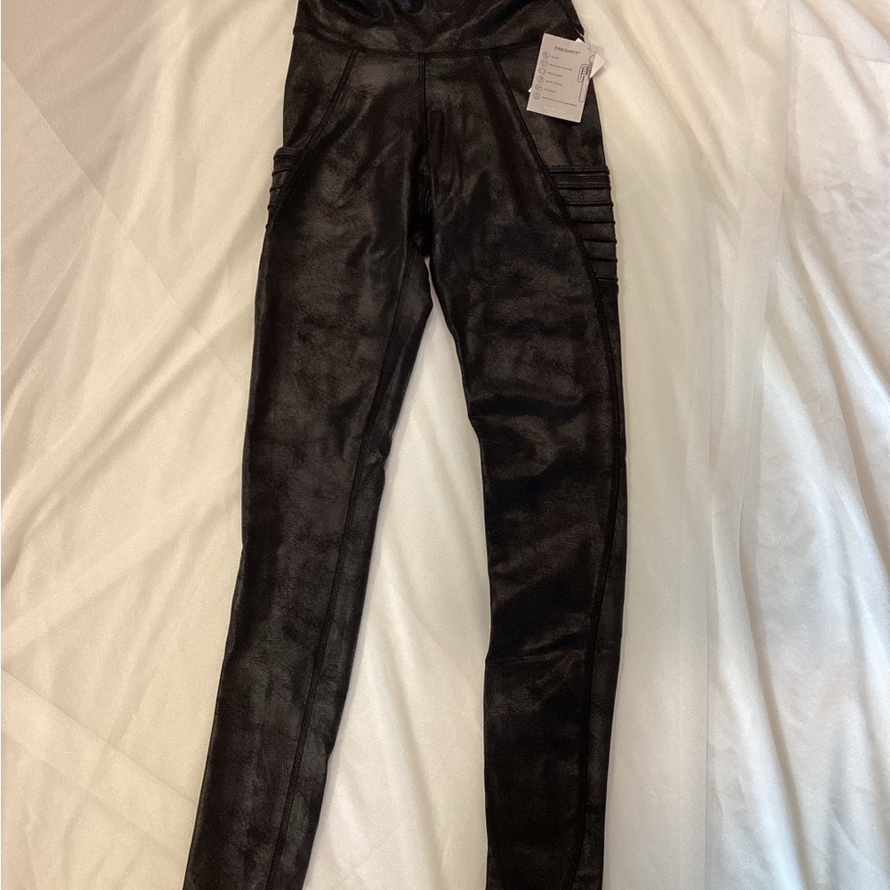 HPE Fresh Black Faux Leather Trousers – Size S‎